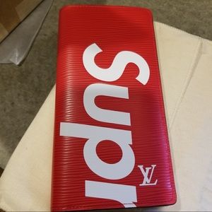 100% authentic Louis Vuitton supreme wallet.